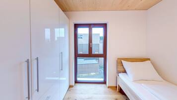 Laptopgeeigneter Arbeitsplatz, schallisolierte Zimmer, kostenloses WLAN