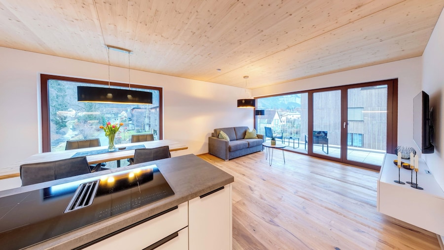 Urban-Apartmenthaus zwischen Berg und See