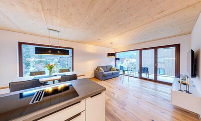 Urban-Apartmenthaus zwischen Berg und See