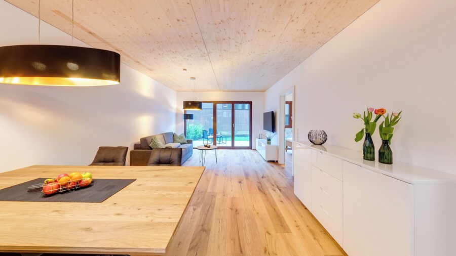 Urban-Apartmenthaus zwischen Berg und See