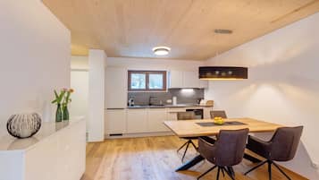 Comfort-Apartment, Balkon | Eigene Küche | Kühlschrank, Ofen, Herdplatte, Geschirrspüler