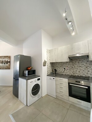Fridge, microwave, oven, dishwasher