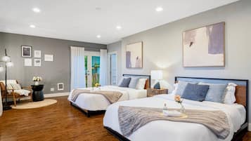 5 bedrooms, iron/ironing board, WiFi, bed sheets