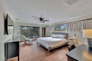 3 bedrooms, desk, iron/ironing board, free WiFi