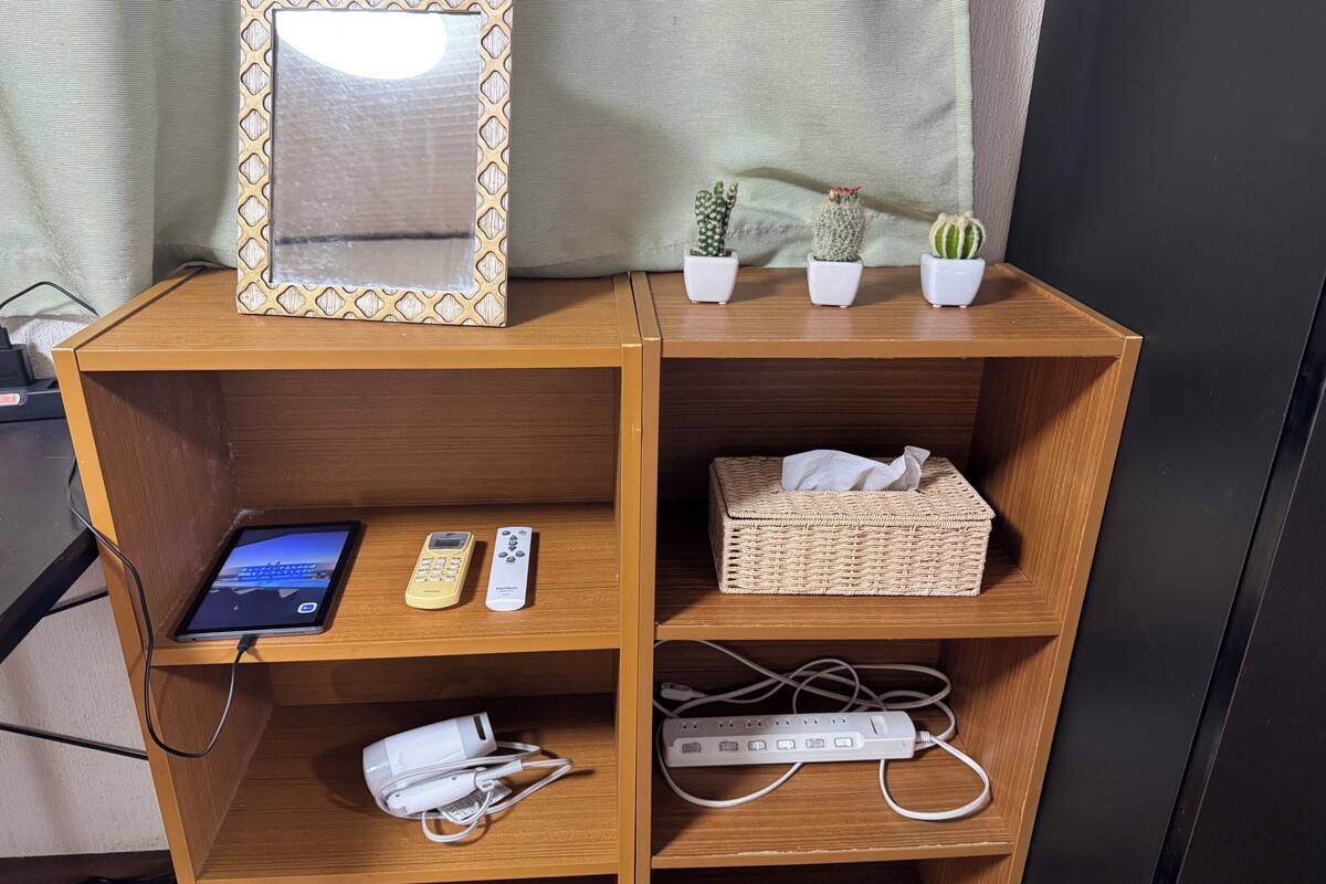 Room | Laptop workspace, free WiFi