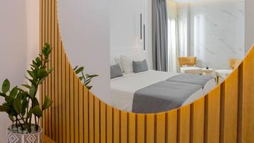 3 bedrooms, iron/ironing board, internet, bed sheets