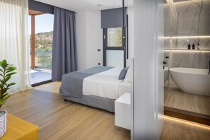 3 bedrooms, iron/ironing board, Internet