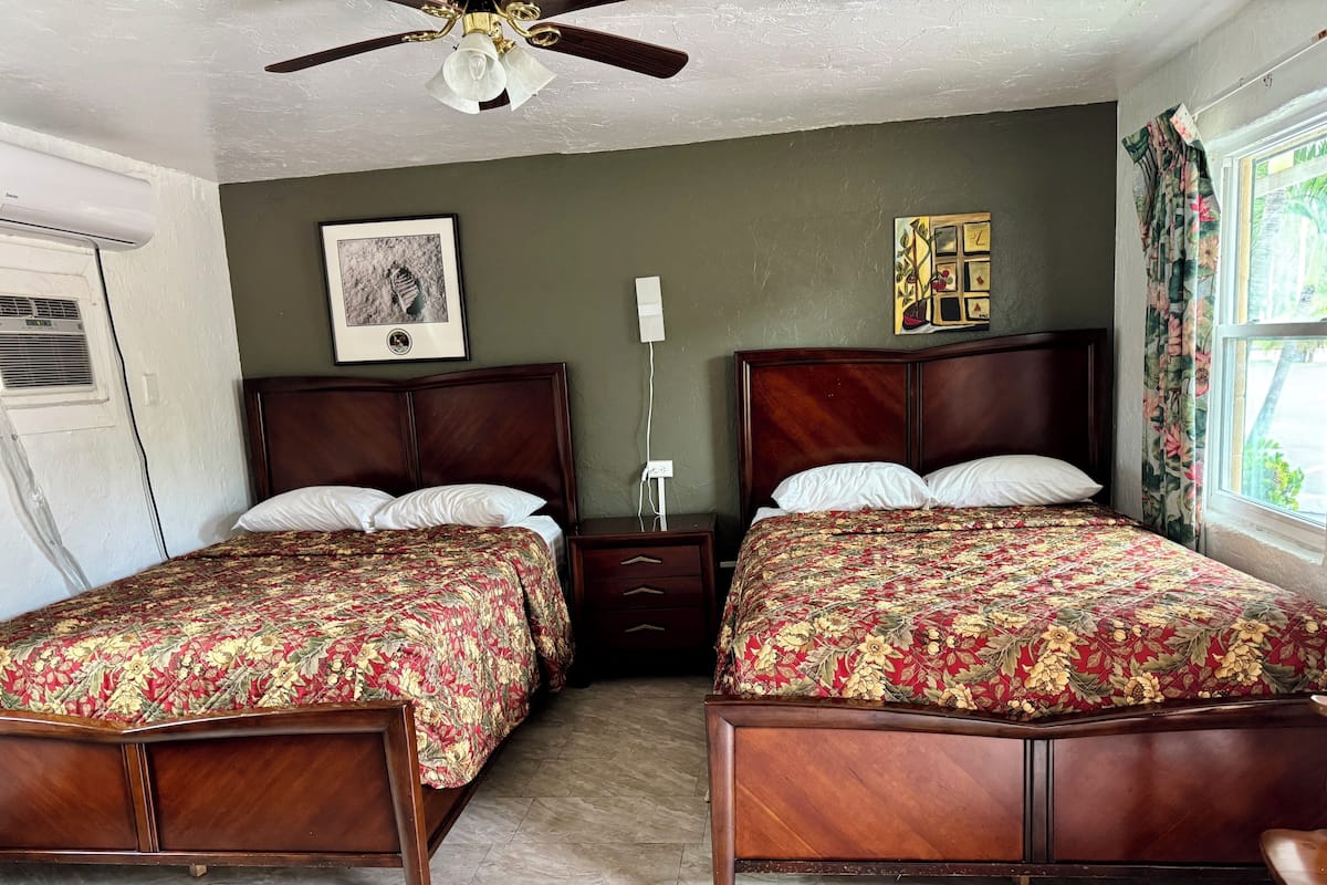 Queen Room With 2 Queen Beds