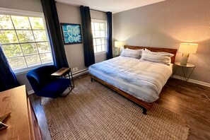 2 soveværelser, skrivebord, strygejern/strygebræt, weekendseng