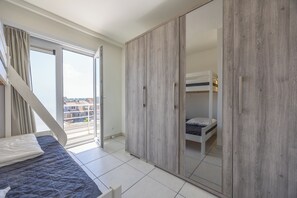 2 bedrooms, WiFi, bed sheets - Renovated 2 bedroom apartment with 2 terraces, 300m from the beach! (Middelkerke)