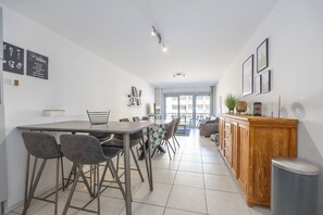 Dining - Renovated 2 bedroom apartment with 2 terraces, 300m from the beach! (Middelkerke)