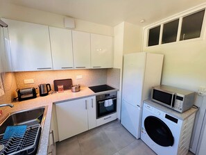 Refrigerador, microondas, horno y lavavajillas 