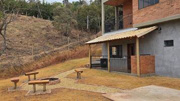 Basic Chalet | Outdoor dining