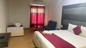 Deluxe Triple Room, Valley View | Soundproofing, iron/ironing board