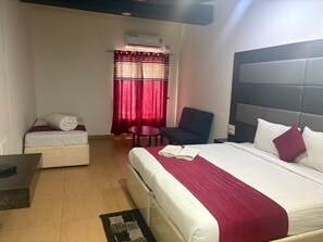 华丽三人房, 山谷景观 | 隔音 、熨斗/熨板