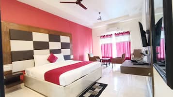 Superior Double Room, Valley View | Soundproofing, iron/ironing board