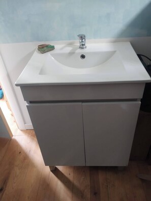 Bungalow, 2 Bedrooms, Smoking, Terrace | Bathroom