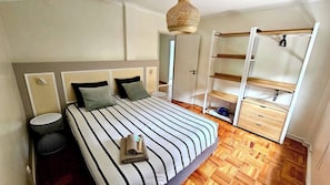3 habitaciones, tabla de planchar con plancha, wifi y ropa de cama