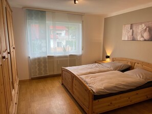 2 bedrooms, travel crib, free WiFi, bed sheets