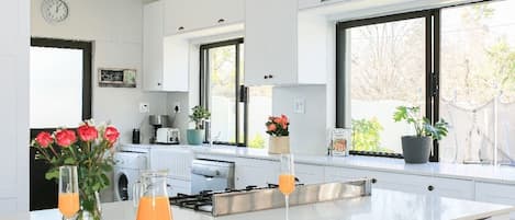 Micro-ondes, four, plaque de cuisson, lave-vaisselle