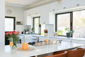 Micro-ondas, fogão, cooktop, lava-louças