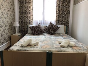 2 bedrooms, iron/ironing board, WiFi, bed sheets