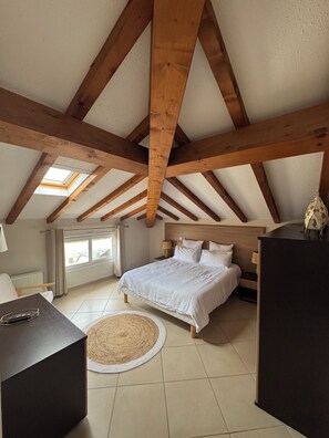 2 habitaciones, tabla de planchar con plancha y acceso a internet 