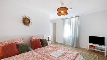 1 bedroom, WiFi, bed sheets