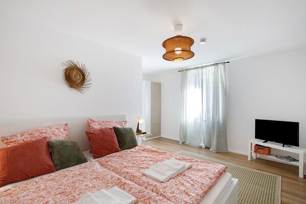 1 bedroom, WiFi, bed sheets