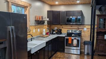 微波爐、焗爐、爐具、餐桌