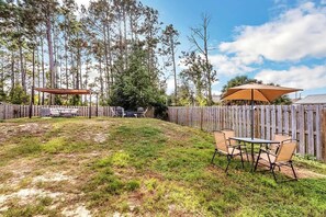 House, Multiple Beds (Sunny Daze) | Outdoor dining