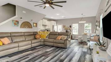 House, Multiple Beds (Sunny Daze) | Living area