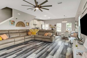 House, Multiple Beds (Sunny Daze) | Living area