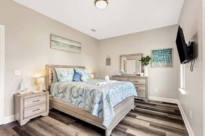 House, Multiple Beds (Sunny Daze)