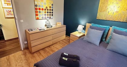 Room-cosy Room in Luxury Shared Apartmen