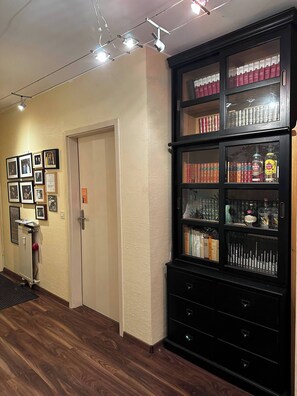Dormitorio compartido, 1 habitación, con acceso para personas discapacitadas, balcón | Biblioteca