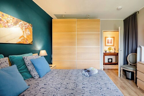 Room-cosy Room in Luxury Apartment & 3 s