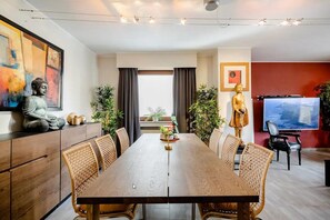 Dormitorio compartido, 1 habitación, con acceso para personas discapacitadas, para fumadores | Comedor