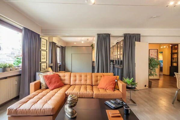 Shared Dormitory, 1 Bedroom, Accessible, Smoking | Living room