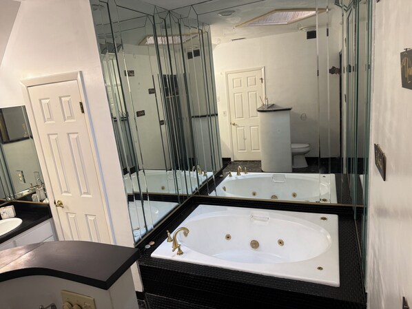 Shower, jetted tub, hair dryer, towels