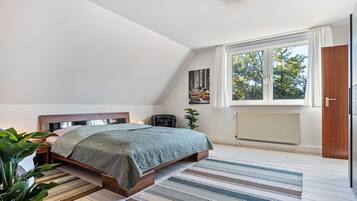 3 bedrooms, WiFi, bed sheets