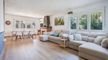 Televisie en een tafeltennistafel