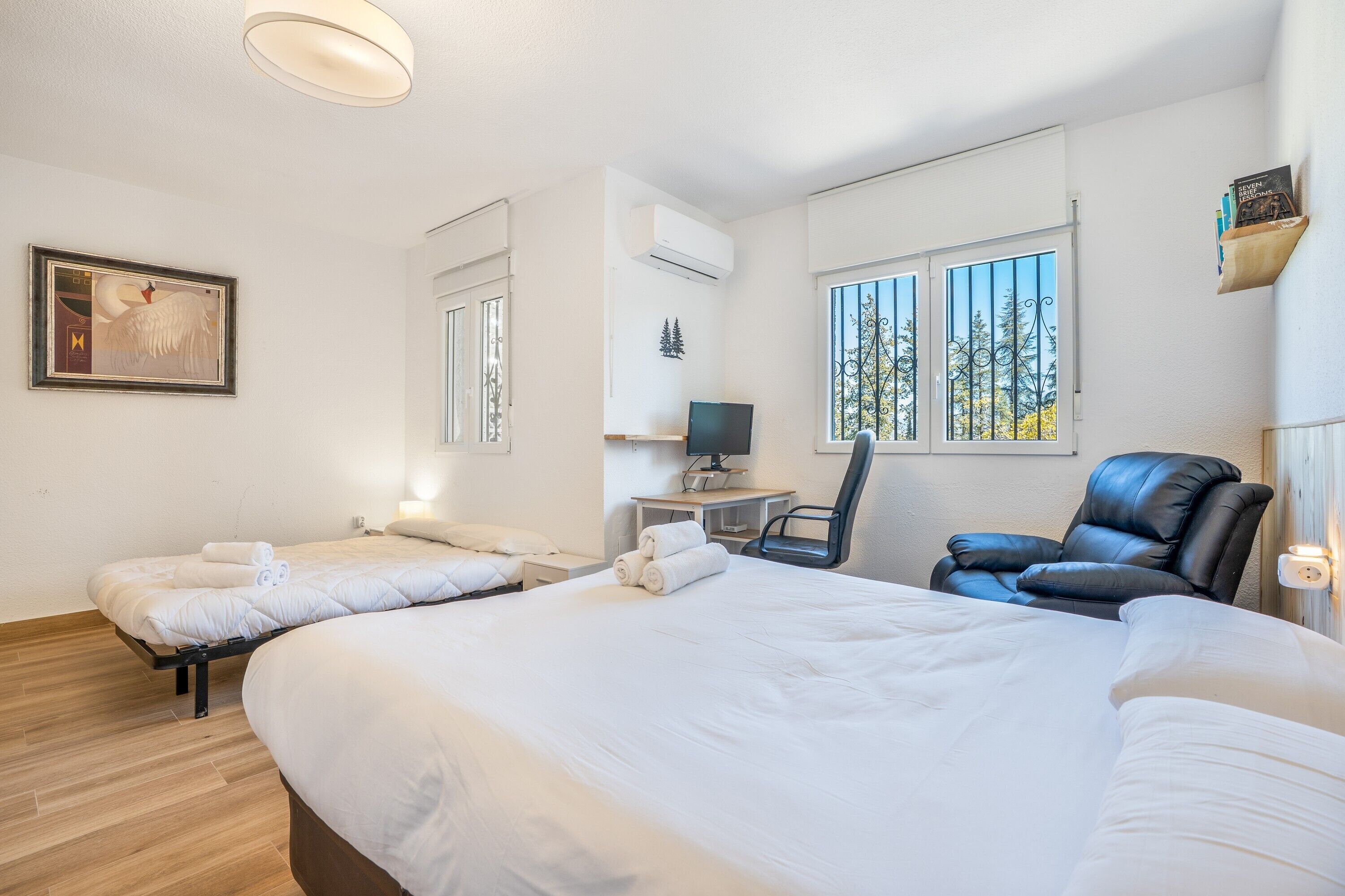 3 quartos, ferros/tábuas de passar roupa, Wi-Fi, roupa de cama