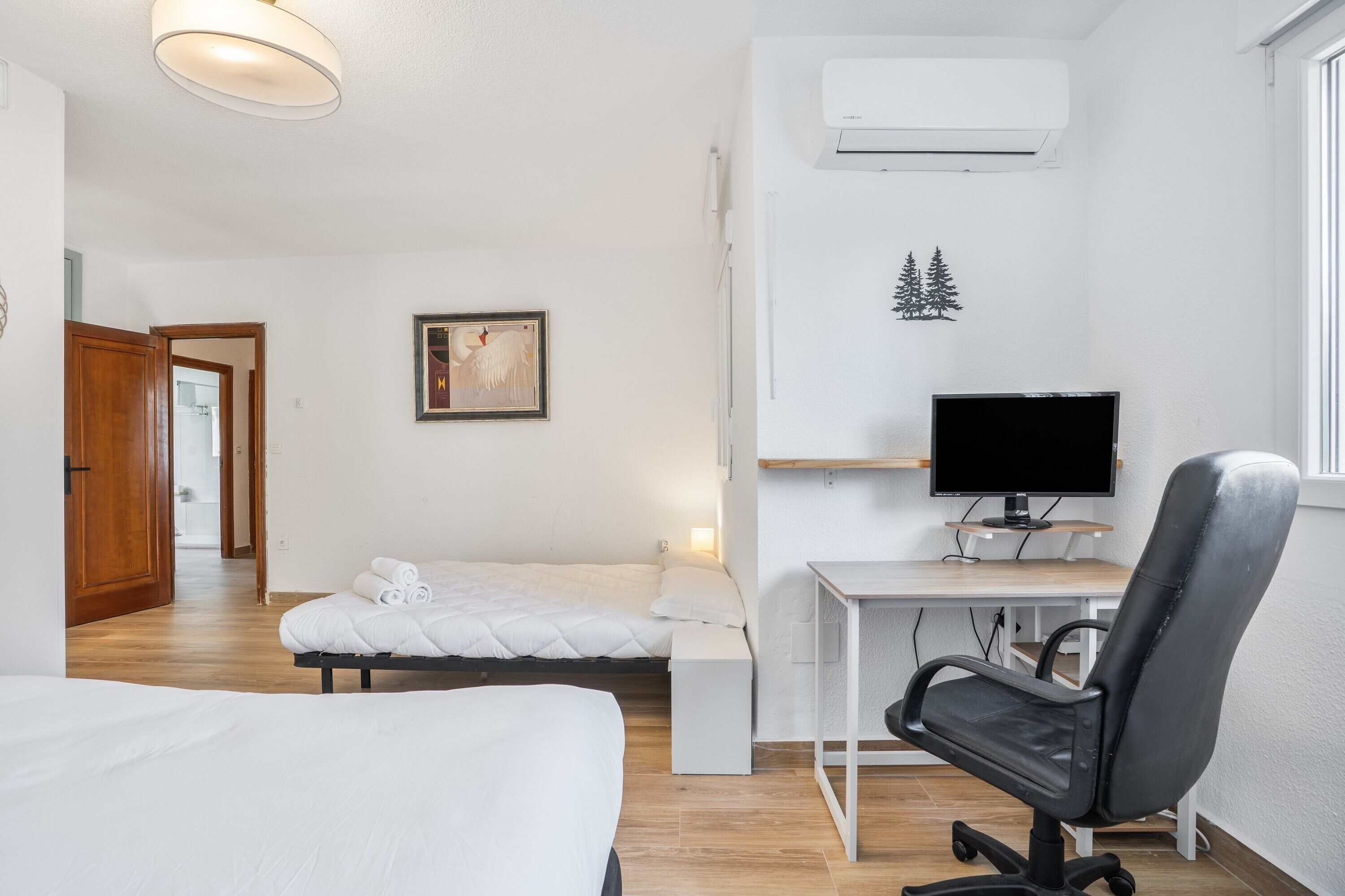 3 bedrooms, iron/ironing board, WiFi, bed sheets