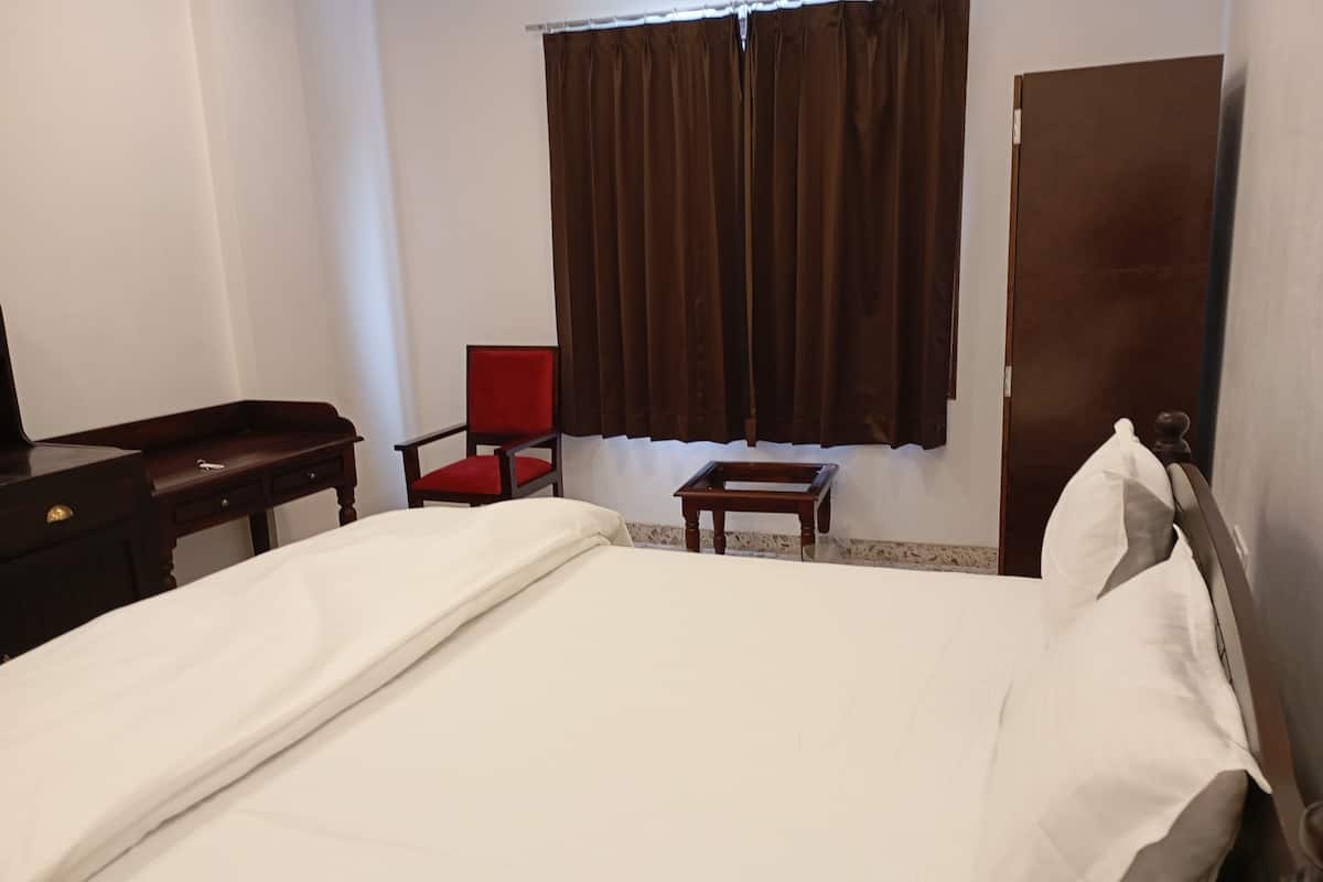Comfort Room, City View