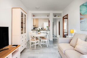 TV - Sunny Terrace Getaway by Alfresco Stays (Mijas Costa)