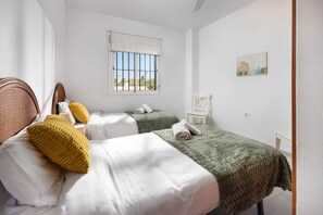 2 slaapkamers, een strijkplank/strijkijzer, gratis wifi, beddengoed