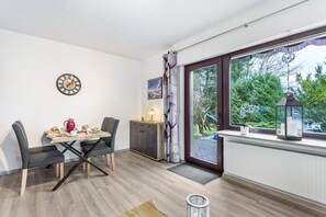 Dining - Apartment 'Astrid' with Private Terrace, Private Garden and Wi-Fi (Sundern (Sauerland))