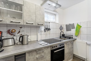 Refrigerador, horno, parrilla de estufa y lavavajillas