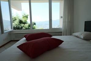 2 habitaciones, escritorio, tabla de planchar con plancha y wifi gratis